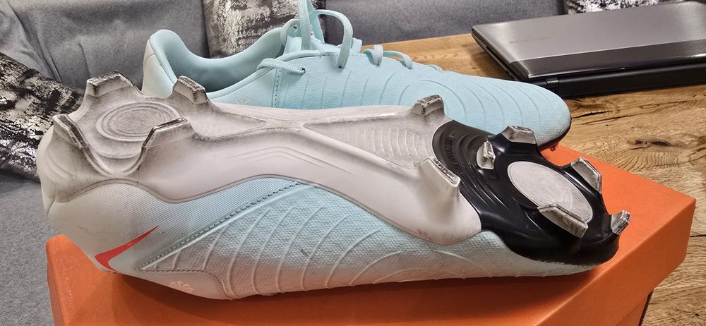 Футболни бутонки NIKE