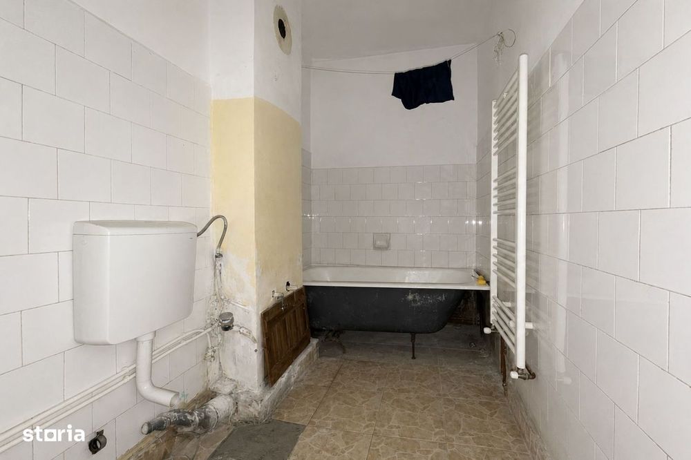 Apartament 1 cameră, zona Confecții, decomandat, centrală proprie