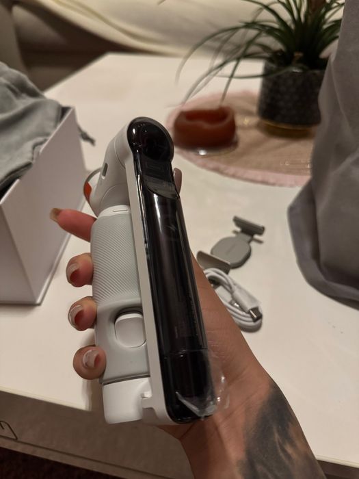 Продавам Insta360 Flow 2024 стабилизатор за телефон, нов!