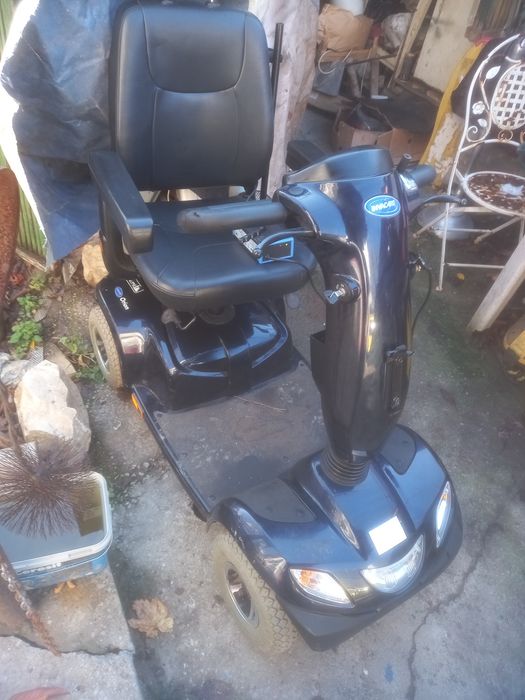 Продавам  електрическа инвалидна количка