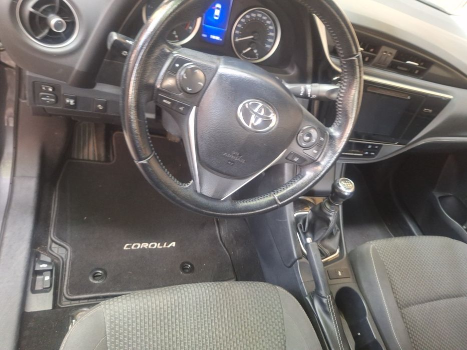 Toyota Corolla, съхраняван в гараж
