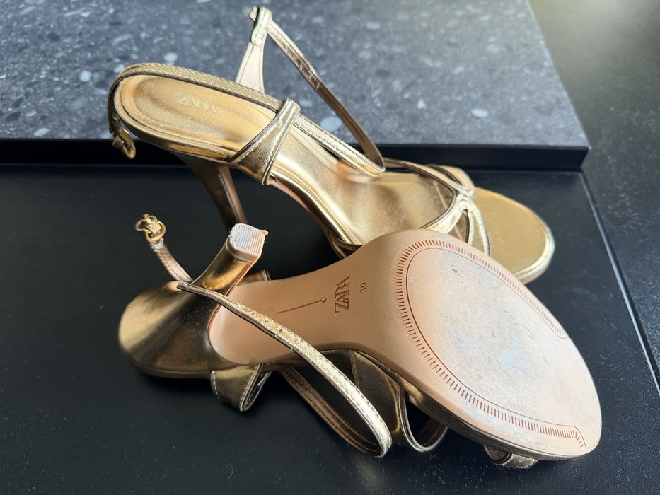 Vand sandale din piele Zara, marimea 39