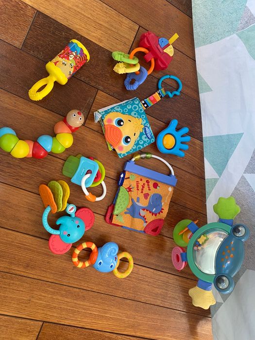 Тихи книжки и бебешки играчки