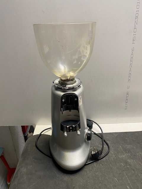 Професионална кафе мелачка