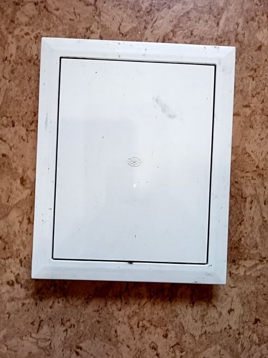 Люк-дверца ревизионная