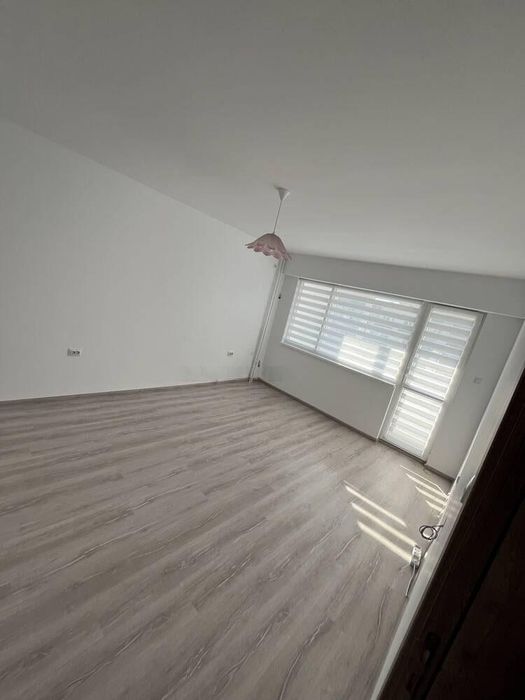 Дава се под наем Тристаен апартамент в Бургас, Славейков - 60 кв.м за 510 € - Снимка #2