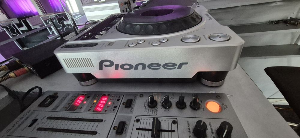 Vand Doua CDJ-uri 800 MK-2 și MIXER DJM 600 PIONEER