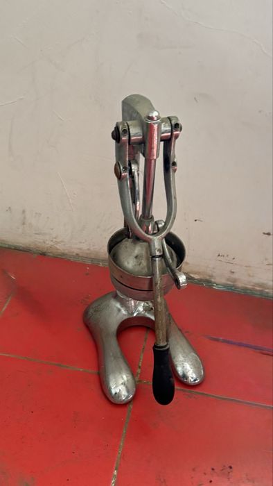 Ручная соковыжималка для граната