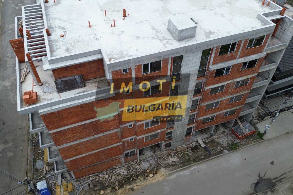 Продава се Едностаен апартамент в Кърджали, Веселчане - 74 кв.м за 909 €/кв.м - Снимка #2