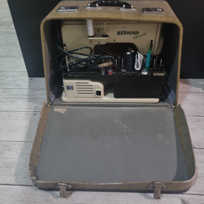 Шевна машина от 1956г със документи. Закупена от Швейцария!