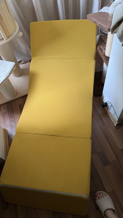 Fotoliu extensibil din spumă galben – aproape nou