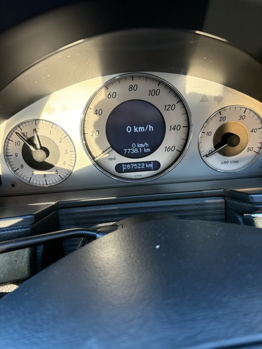 Mercedes E-Class 320 W211