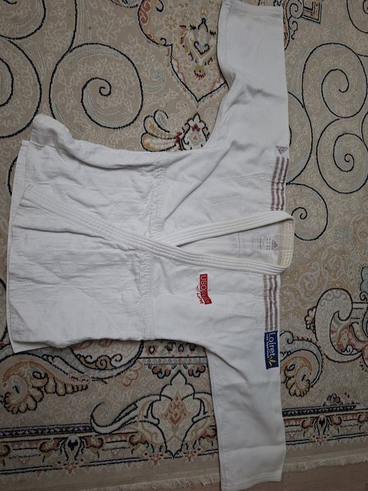 Продам  кимано сос хор размер 160