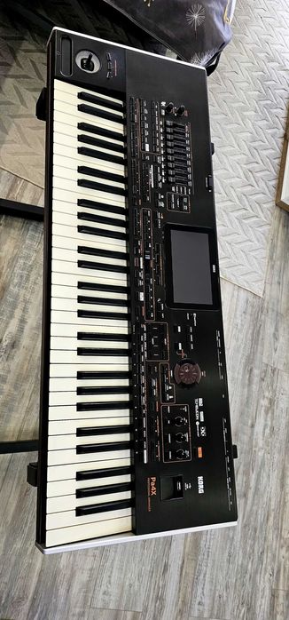 Korg Pa4x в добро състояние и бонуси към цената може да ме потърсите и на личния ми Facebook Христо Чакъров