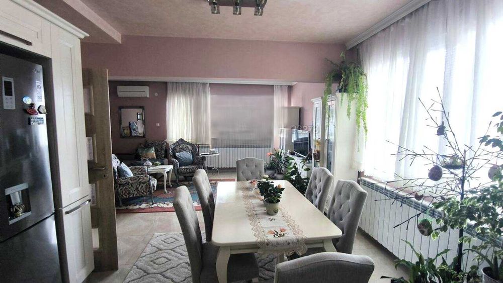 Обзаведен етаж с 3 спални + мансарден двустаен + гараж + двор