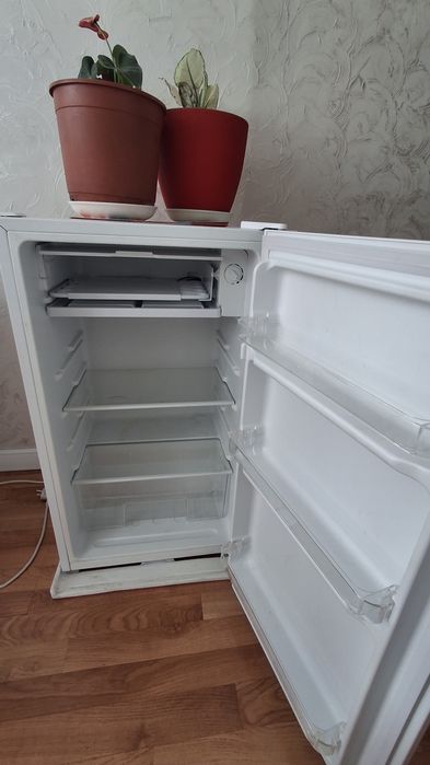 Холодильник 90см