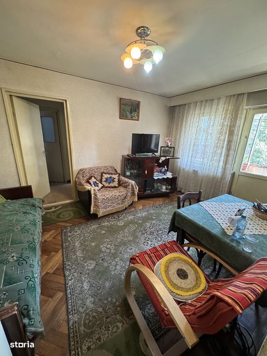 De vanzare apartament cu 3 camere zona Cina