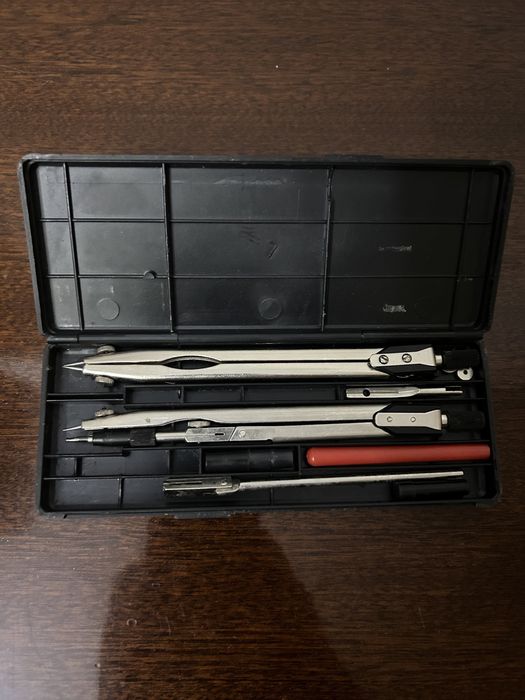 Готовальня, циркуль