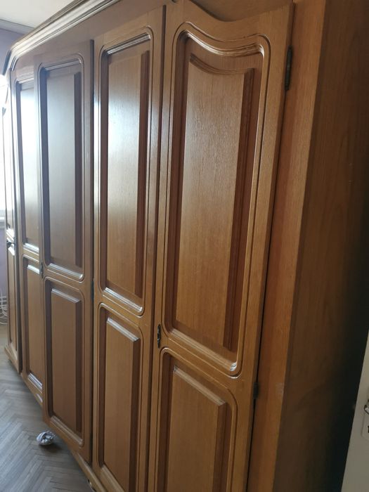 Vând șifonier din lemn masiv