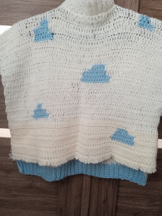 Связанная желетка