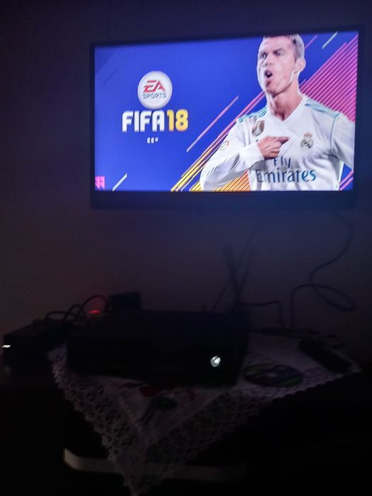 Xbox  one nefolosit cu fifa 18 și 16 și cu un call of duty