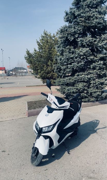 Продам м8 новыйй