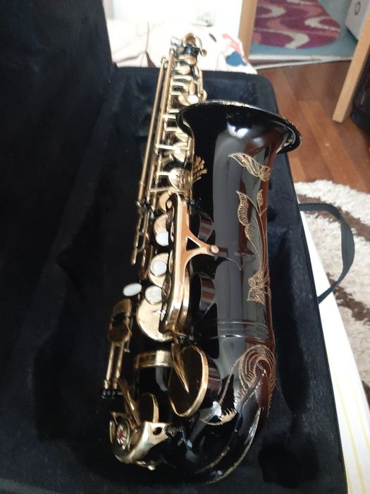 Saxofon nobile sone foarte bun