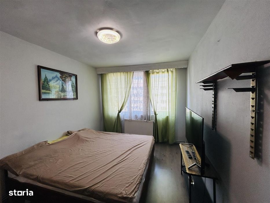Ap semidecomandat, 2 camere, balcon inchis, 53 mp + 7 mp - M.Viteazu