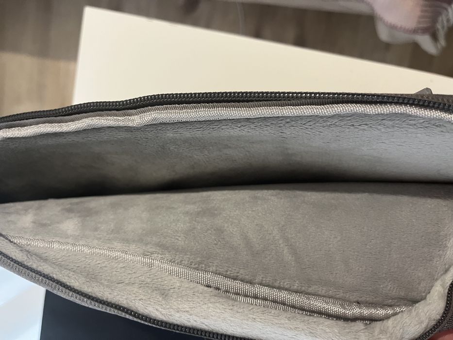Geanta laptop 13 inch si 14 inch, sunt noi