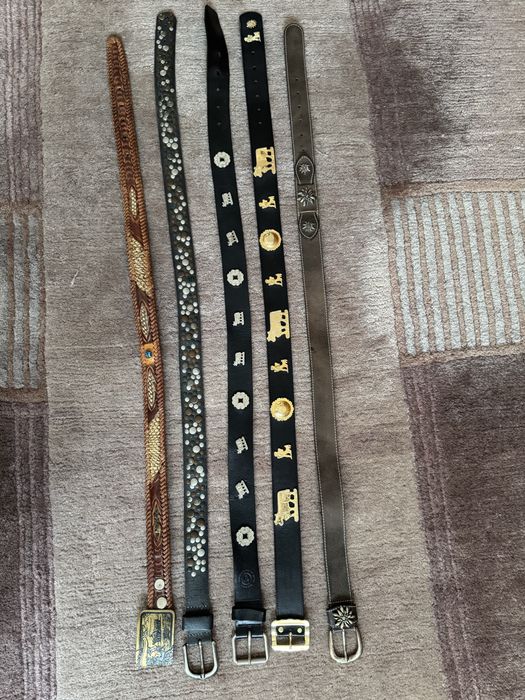 Curele din piele  cu accesorii metalice