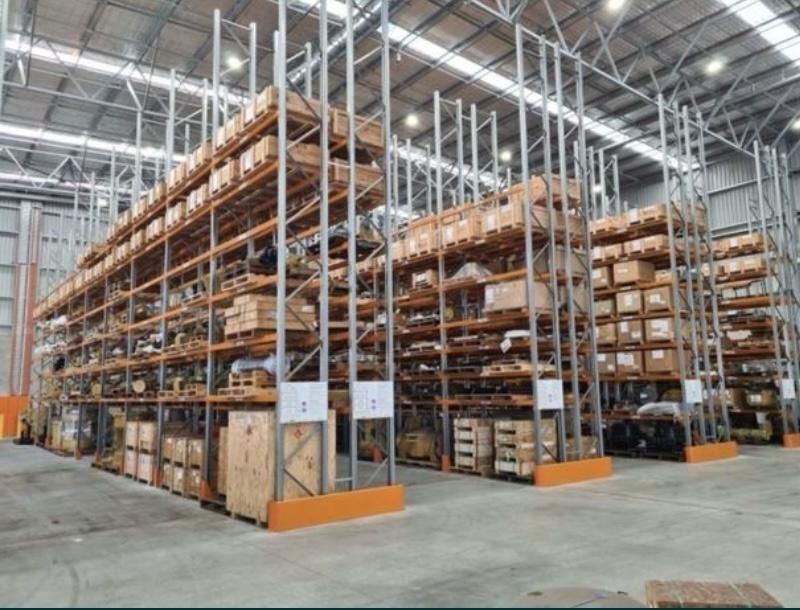 Rafturi metalice de vanzare pe stoc