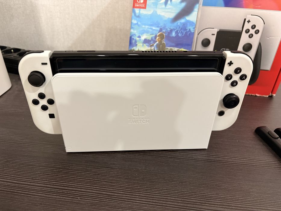 Игровая приставка Nintendo Switch OLED белый