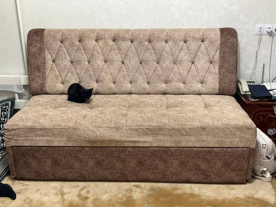 Мягкий диван, уголок