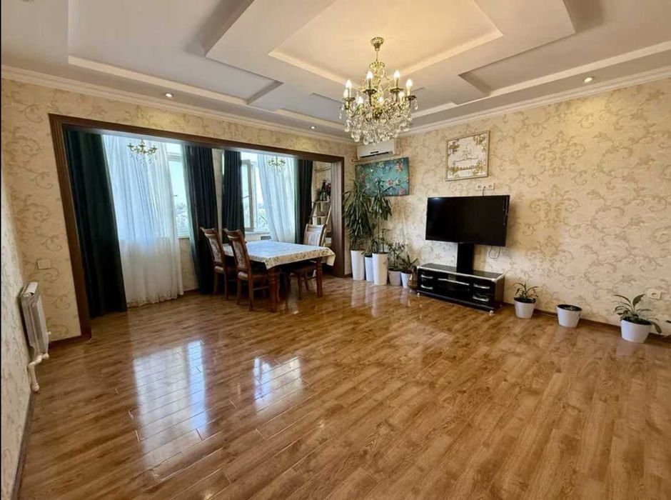 Срочно! Своя! Продаю 3комнатную квартиру метро Горького с ремонтом КС