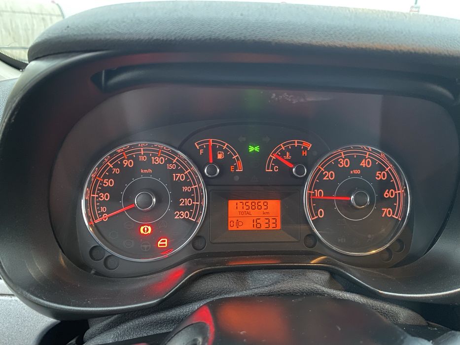 Vand Fiat Grande Punto an 2011 1.4 Benzina