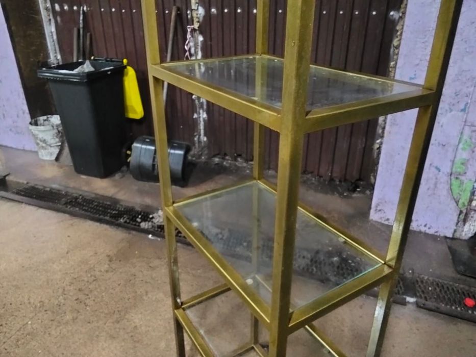 Продам стелажи в комплекте полками