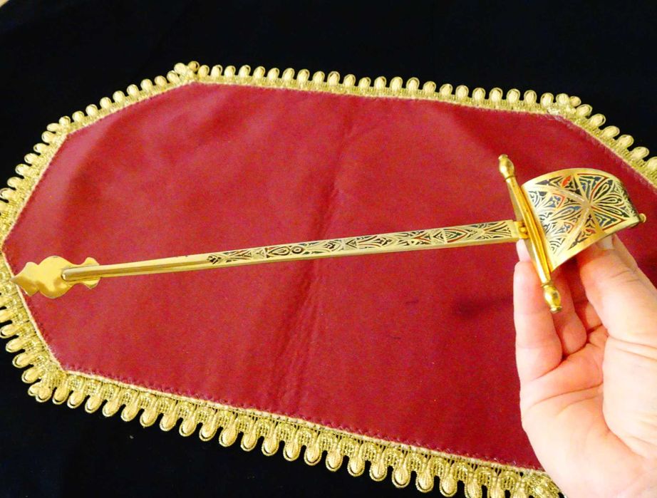 Toledo,нож за писма 28 см.,с позлата и кания.