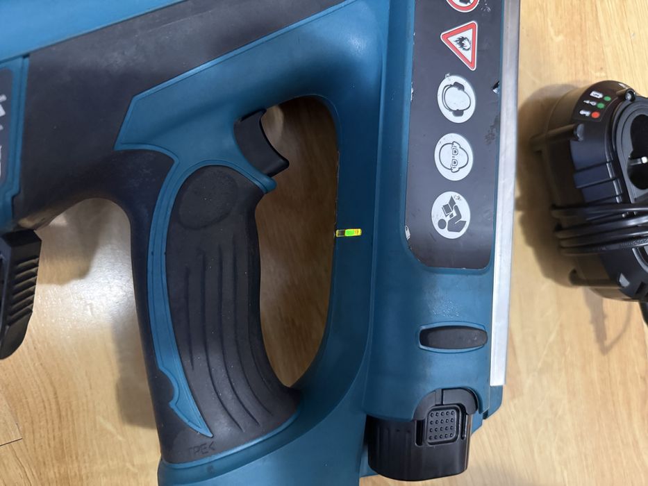 Makita GN900 Такер за Пирони