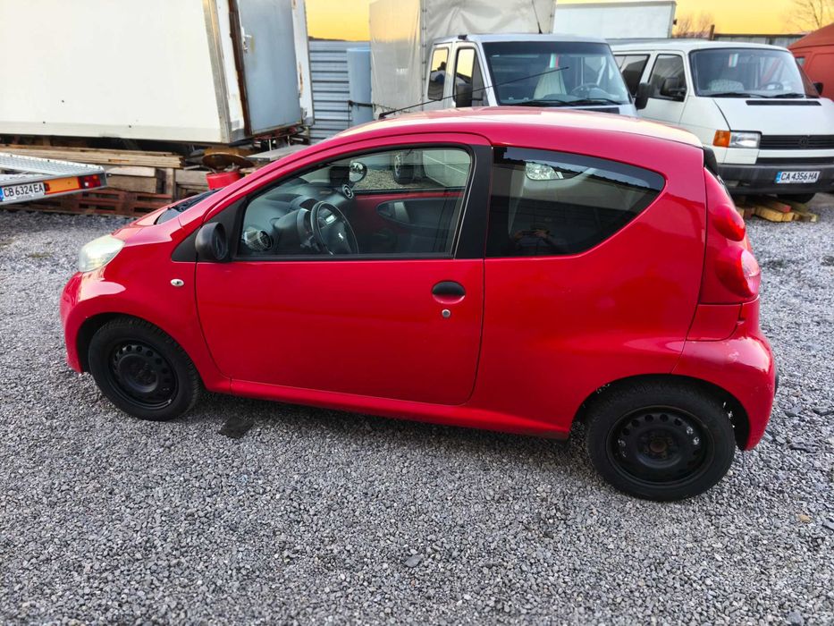 Продавам Peugeot 107