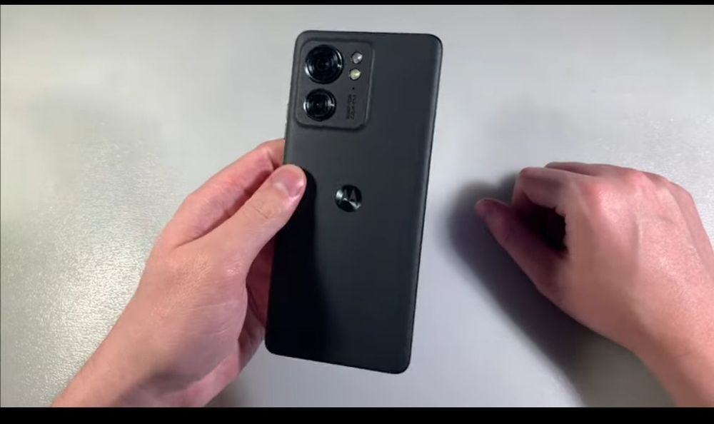 Моторола эдж 40,