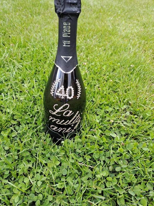 Sticla personalizata decorate cu cristale