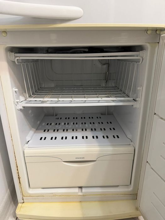 Продам холодильник сломан на запчасти