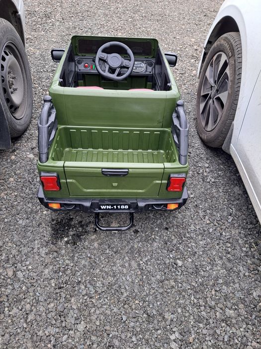 Продаётся машинка на пульту