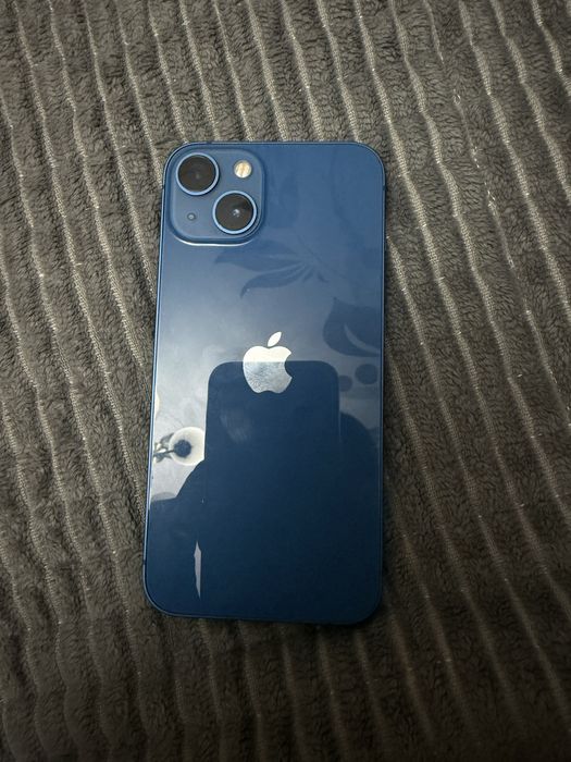 Продаю Iphone 13