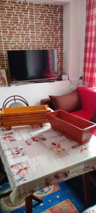 Продавам дървени сандъчета за цветя