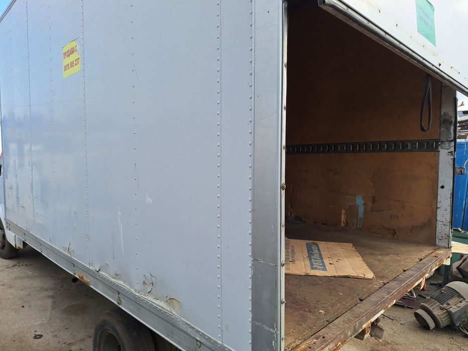 Алуминиев фургон за склад с размери 4.00 на 2.20 на 2.40 висок