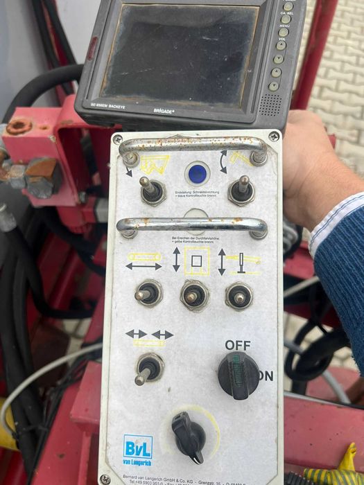 Фуражораздаващо ремарке BvL 12 м³ –(електрически и хидравлични)