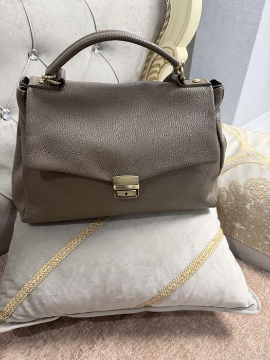 Продам сумку натуральная кожа производство Италия