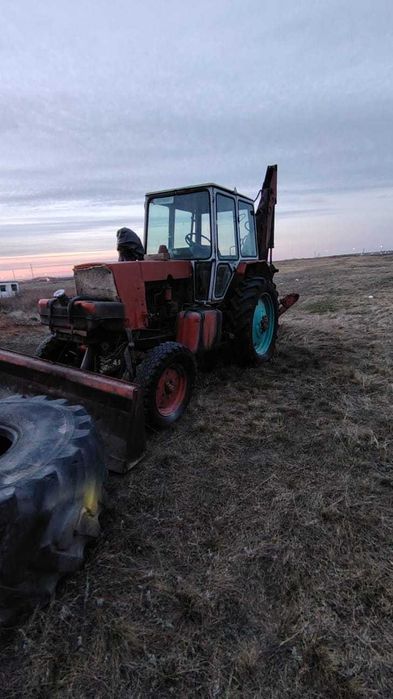 трактор -эксковатор ЮМЗ