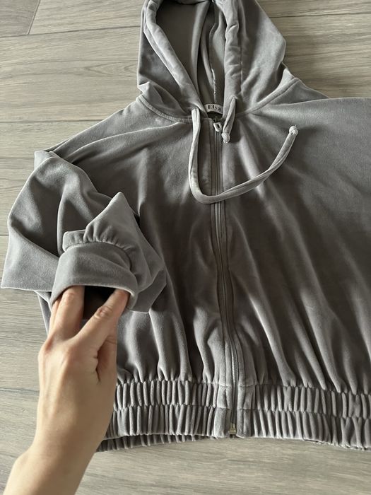 ПРОДАМ велюрлвый костюм